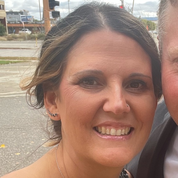 Meet your Posher, Denise - Picture 1 of 1